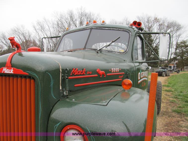 image for item E3571 1959 Mack B61 semi truck