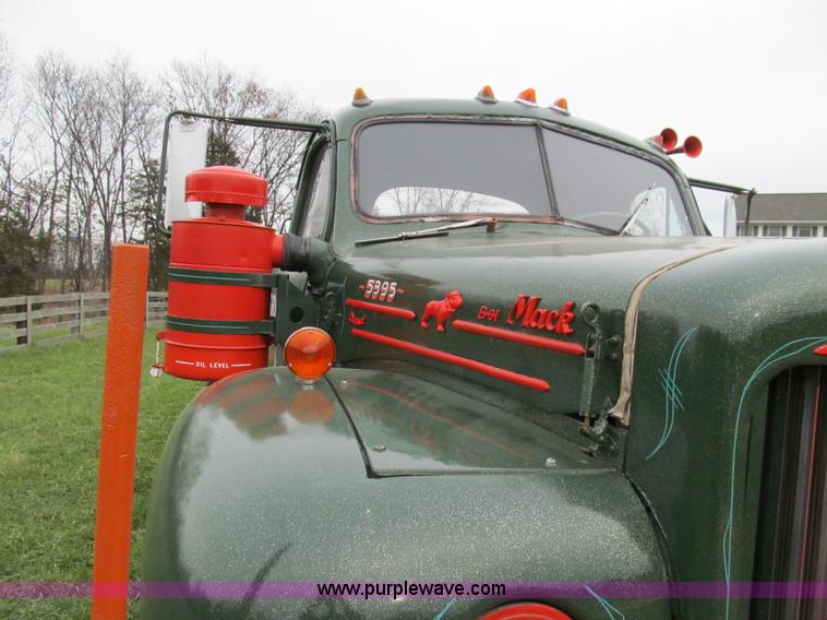 image for item E3571 1959 Mack B61 semi truck