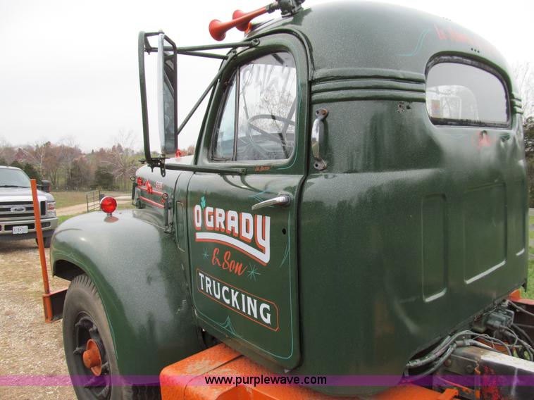 image for item E3571 1959 Mack B61 semi truck