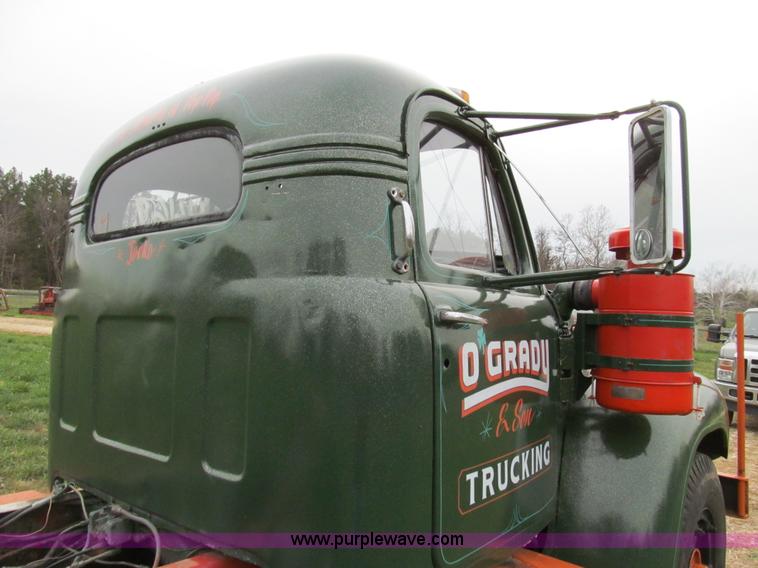 image for item E3571 1959 Mack B61 semi truck
