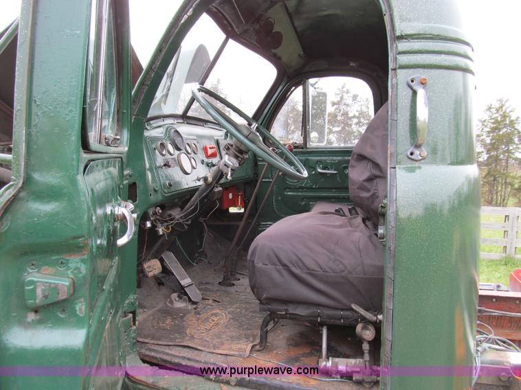 image for item E3571 1959 Mack B61 semi truck