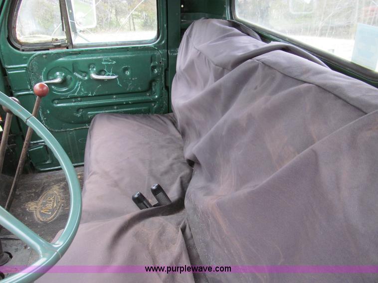 image for item E3571 1959 Mack B61 semi truck