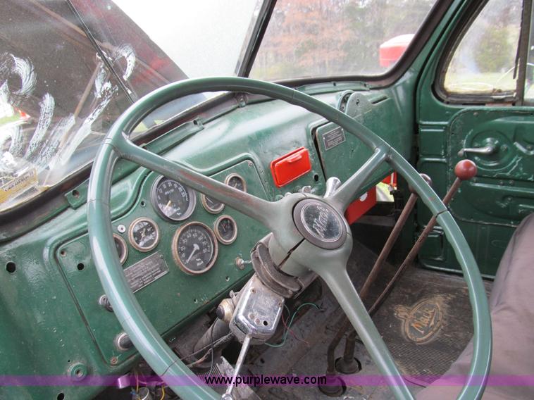 image for item E3571 1959 Mack B61 semi truck