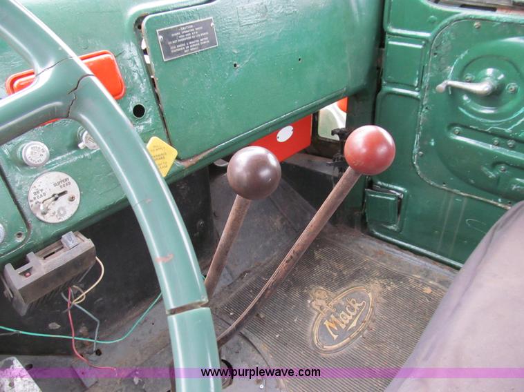 image for item E3571 1959 Mack B61 semi truck