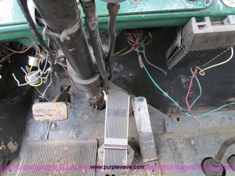 image for item E3571 1959 Mack B61 semi truck