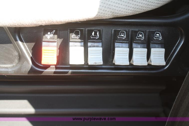 image for item F2721 2009 Volvo VNL64T 670 semi truck