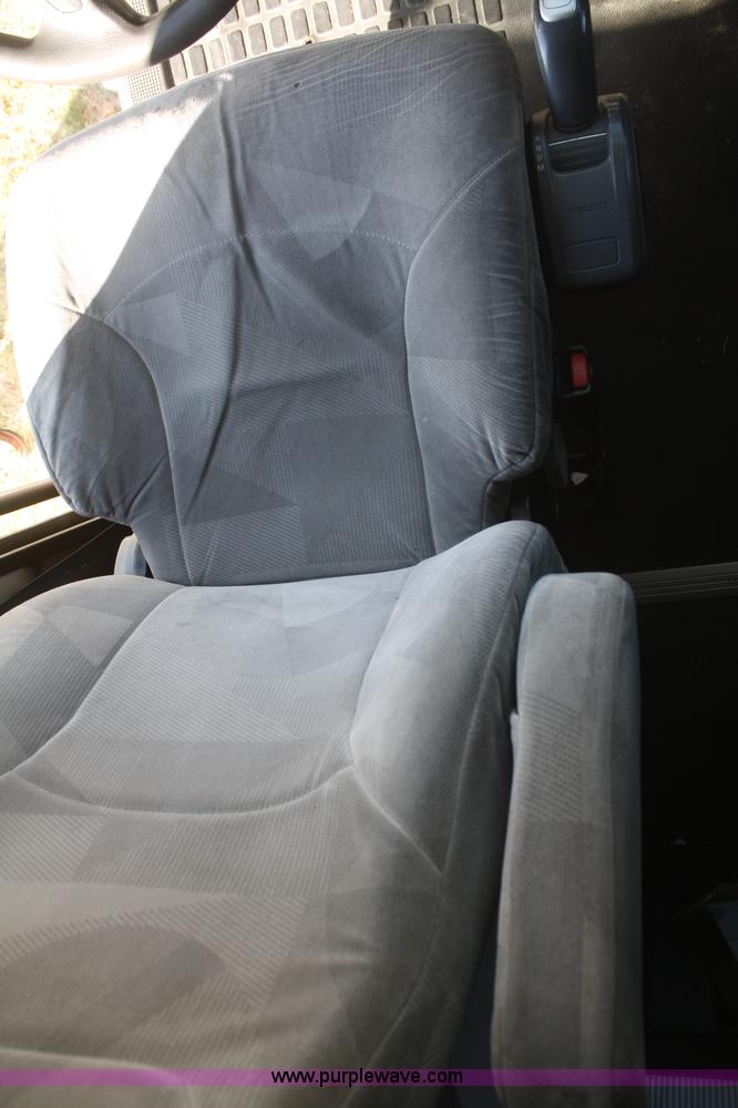 image for item F2721 2009 Volvo VNL64T 670 semi truck