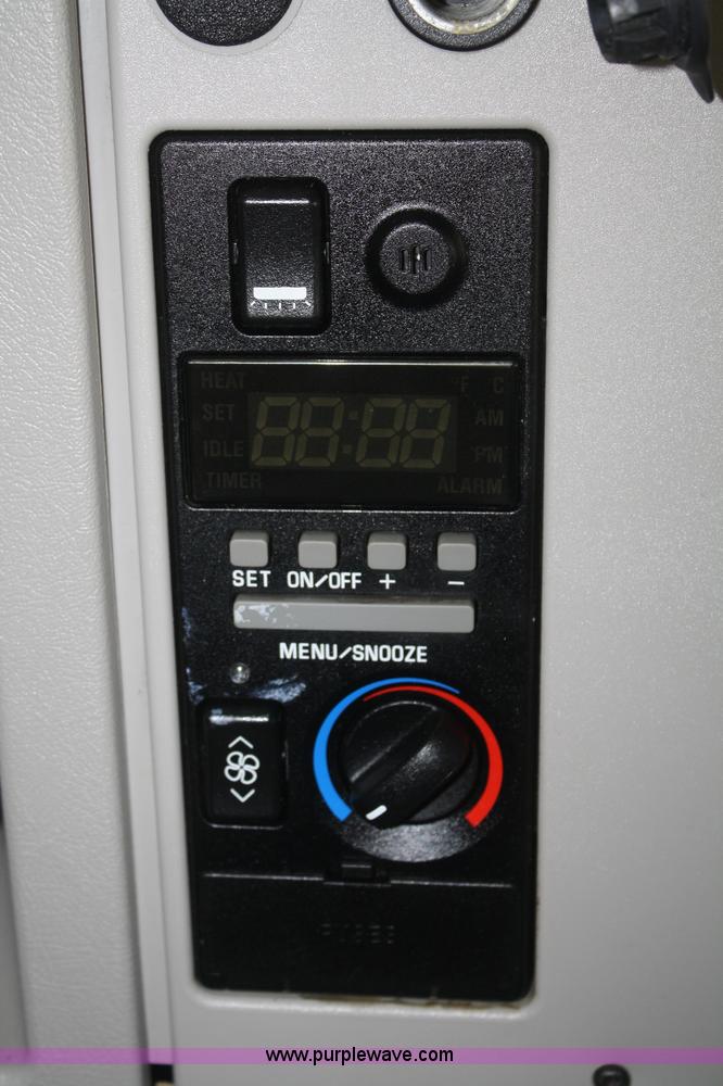 image for item F2721 2009 Volvo VNL64T 670 semi truck