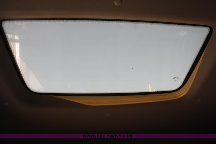 image for item F2721 2009 Volvo VNL64T 670 semi truck