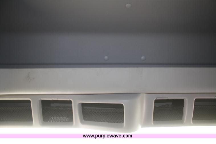 image for item F2721 2009 Volvo VNL64T 670 semi truck