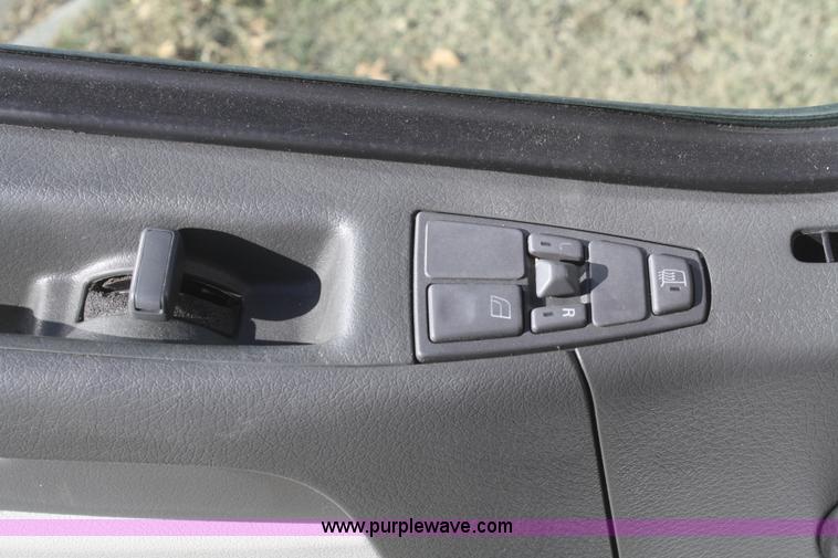 image for item F2721 2009 Volvo VNL64T 670 semi truck