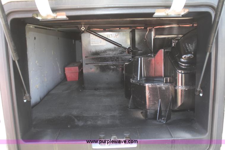 image for item F2721 2009 Volvo VNL64T 670 semi truck