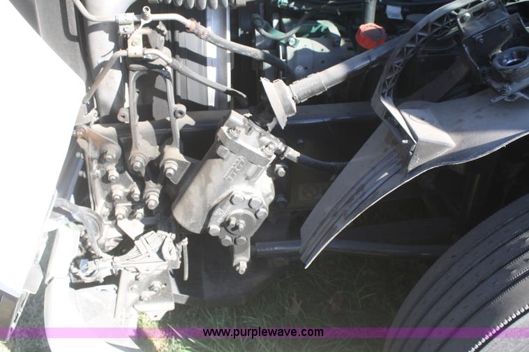 image for item F2721 2009 Volvo VNL64T 670 semi truck