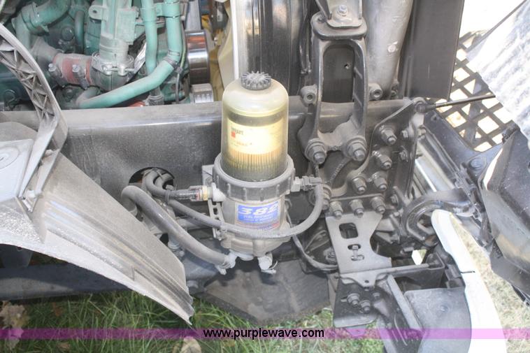 image for item F2721 2009 Volvo VNL64T 670 semi truck