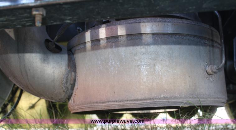 image for item F2721 2009 Volvo VNL64T 670 semi truck