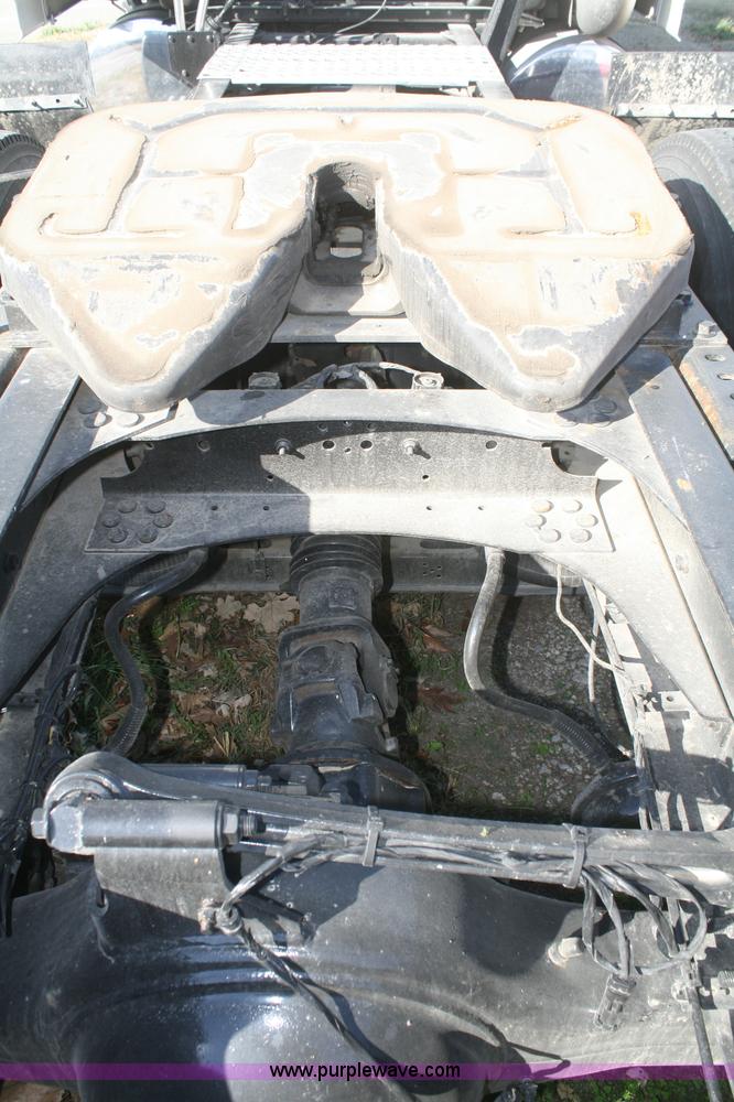 image for item F2721 2009 Volvo VNL64T 670 semi truck