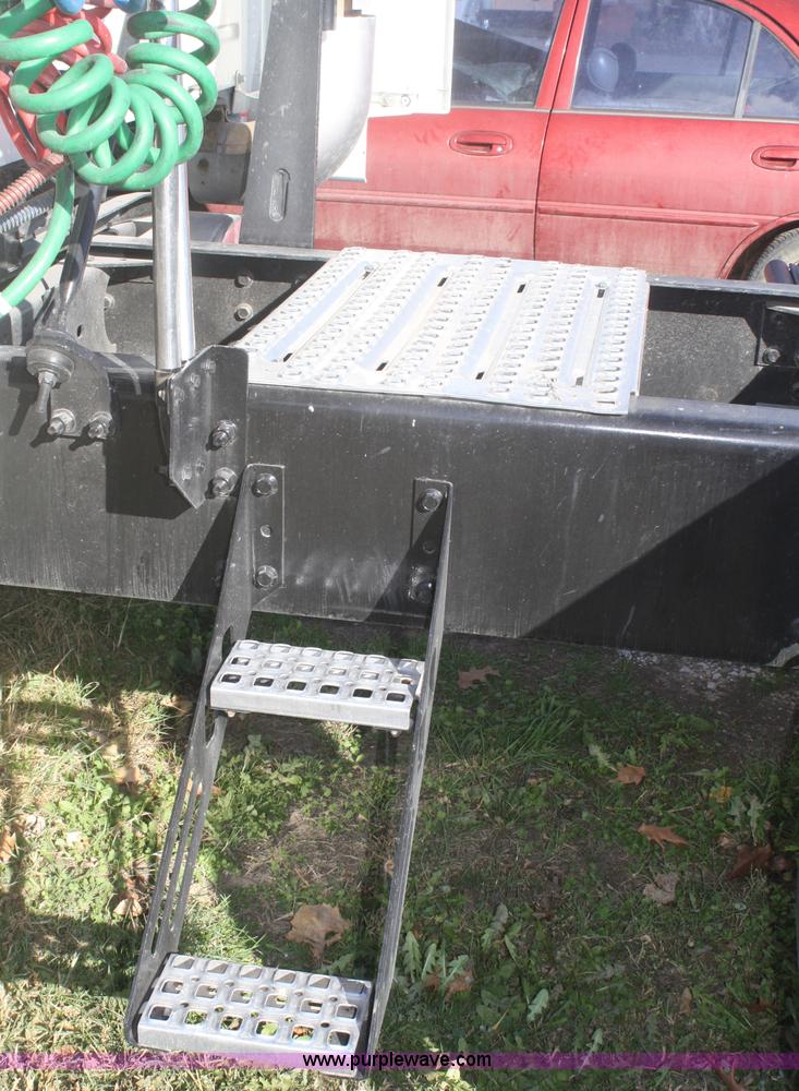 image for item F2721 2009 Volvo VNL64T 670 semi truck