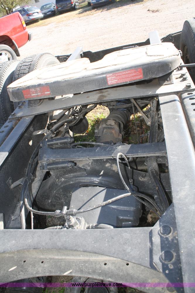 image for item F2721 2009 Volvo VNL64T 670 semi truck