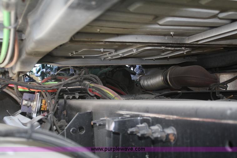 image for item F2721 2009 Volvo VNL64T 670 semi truck