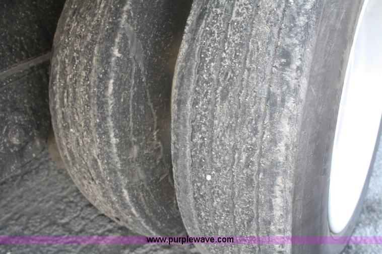 image for item F2890 2011 Transcraft DTL-2100 drop deck trailer