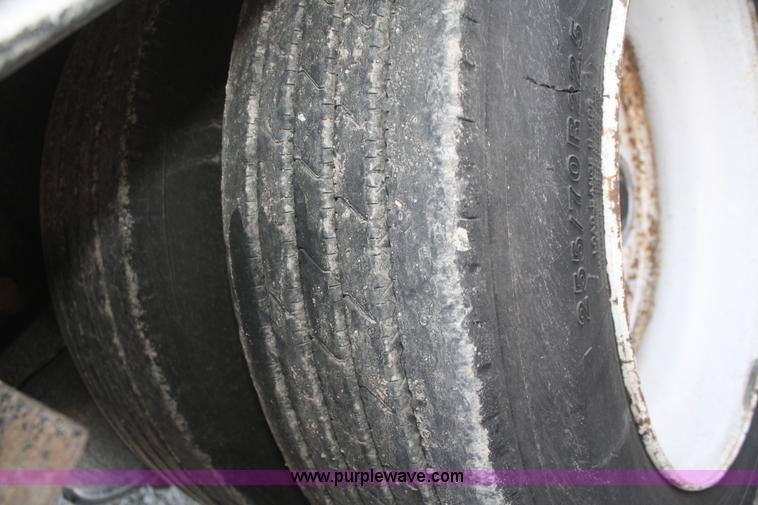 image for item F2890 2011 Transcraft DTL-2100 drop deck trailer