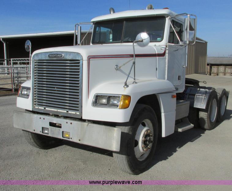image for item F4060 1993 Freightliner FLD120 semi truck