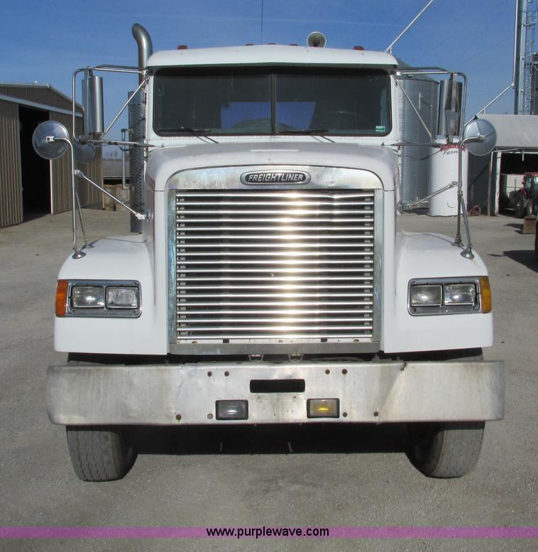 image for item F4060 1993 Freightliner FLD120 semi truck