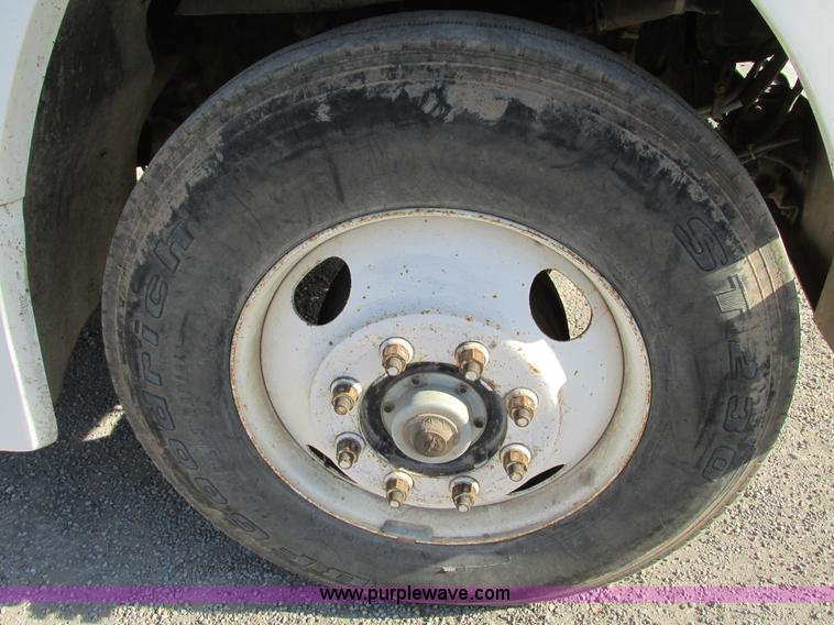 image for item F4060 1993 Freightliner FLD120 semi truck