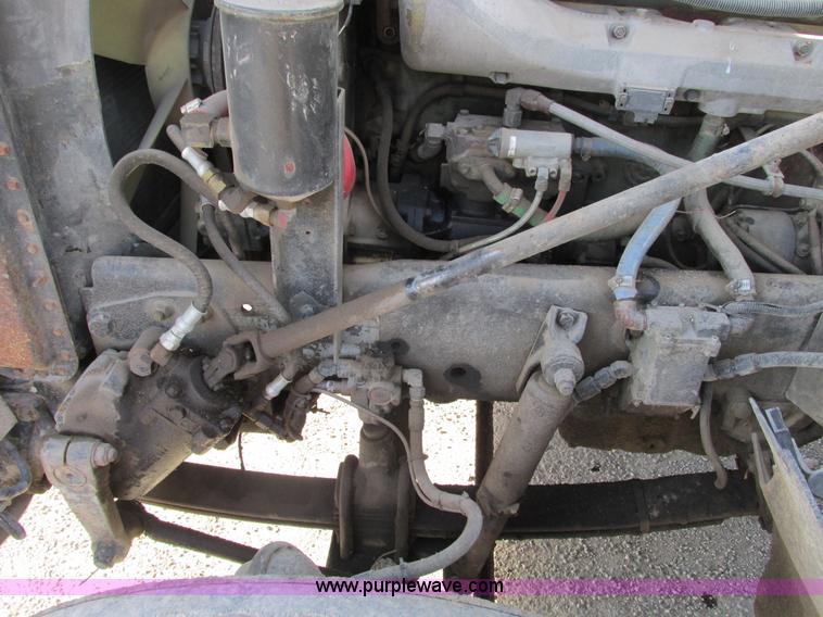 image for item F4060 1993 Freightliner FLD120 semi truck