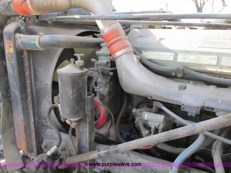 image for item F4060 1993 Freightliner FLD120 semi truck