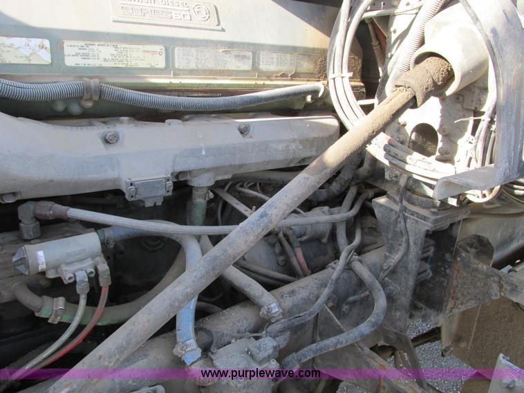 image for item F4060 1993 Freightliner FLD120 semi truck