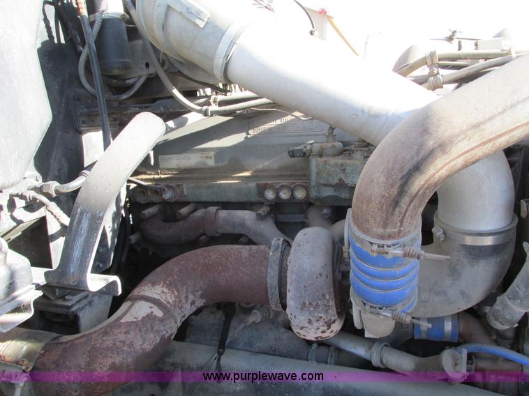 image for item F4060 1993 Freightliner FLD120 semi truck