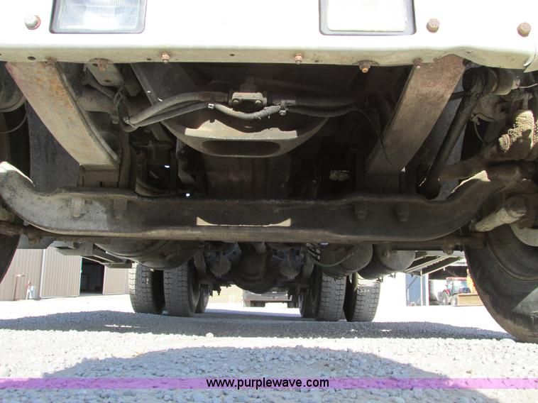 image for item F4060 1993 Freightliner FLD120 semi truck