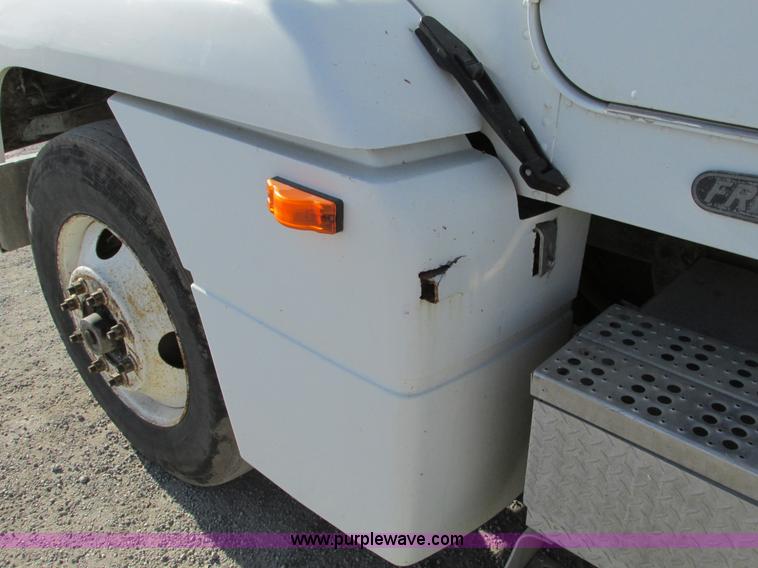 image for item F4060 1993 Freightliner FLD120 semi truck