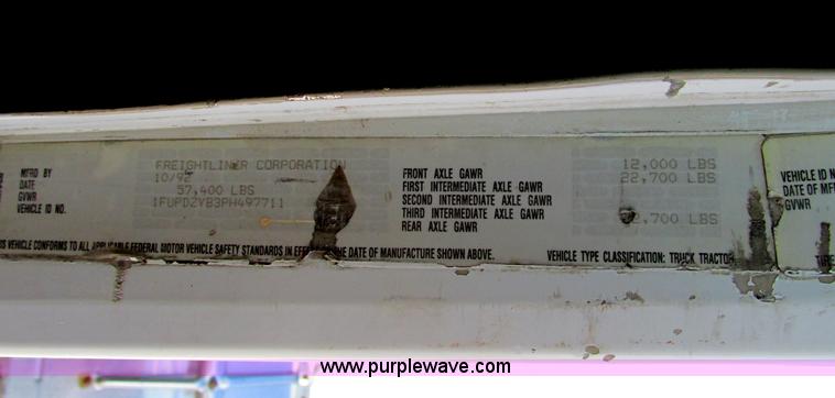 image for item F4060 1993 Freightliner FLD120 semi truck