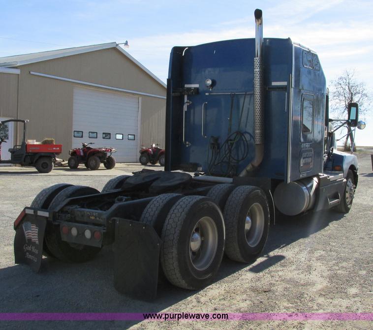 image for item F4061 2006 Kenworth T600 semi truck