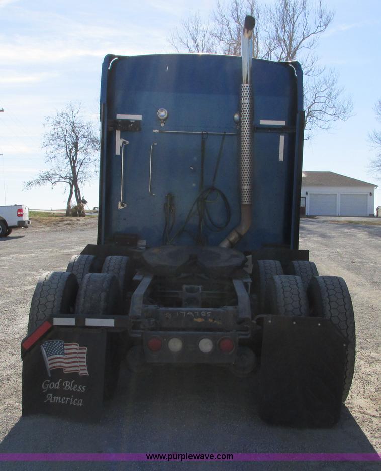 image for item F4061 2006 Kenworth T600 semi truck