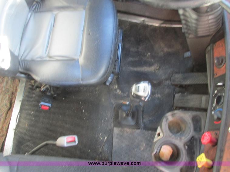 image for item F4061 2006 Kenworth T600 semi truck