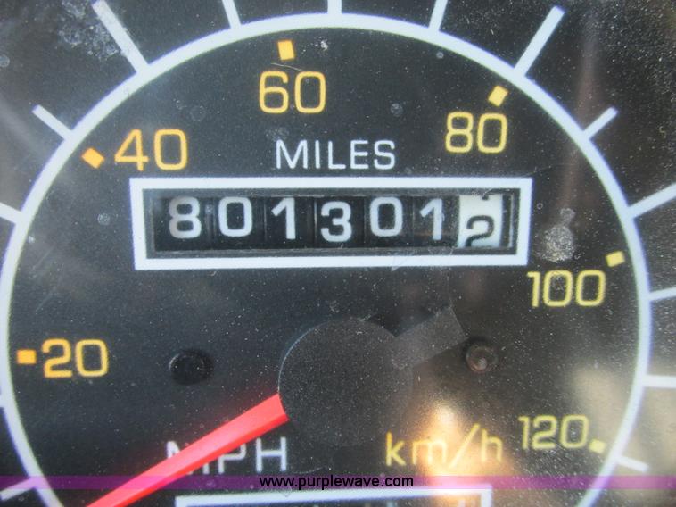 image for item F4061 2006 Kenworth T600 semi truck