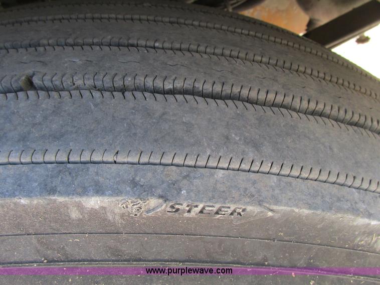 image for item F4061 2006 Kenworth T600 semi truck