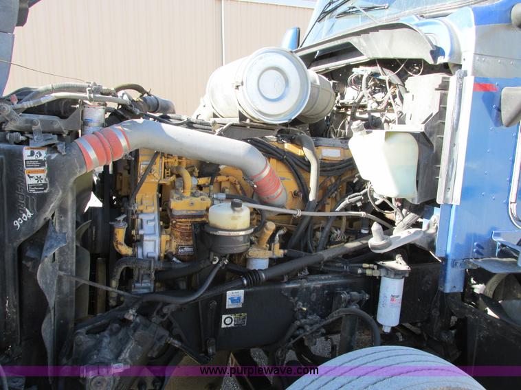 image for item F4061 2006 Kenworth T600 semi truck