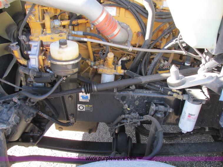 image for item F4061 2006 Kenworth T600 semi truck