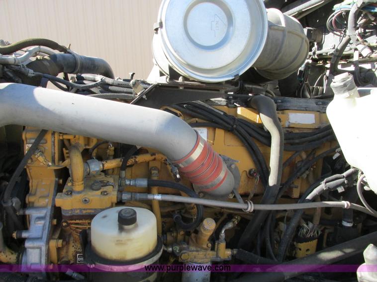 image for item F4061 2006 Kenworth T600 semi truck