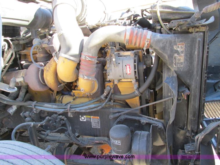 image for item F4061 2006 Kenworth T600 semi truck