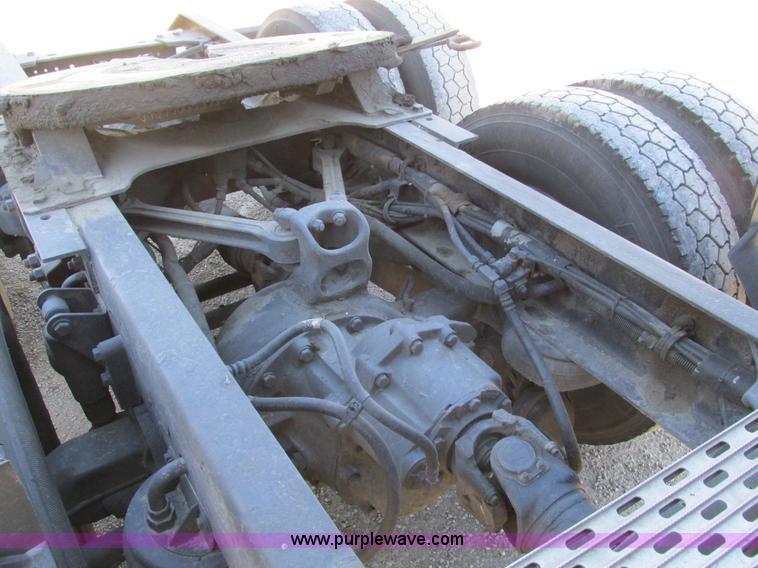 image for item F4061 2006 Kenworth T600 semi truck