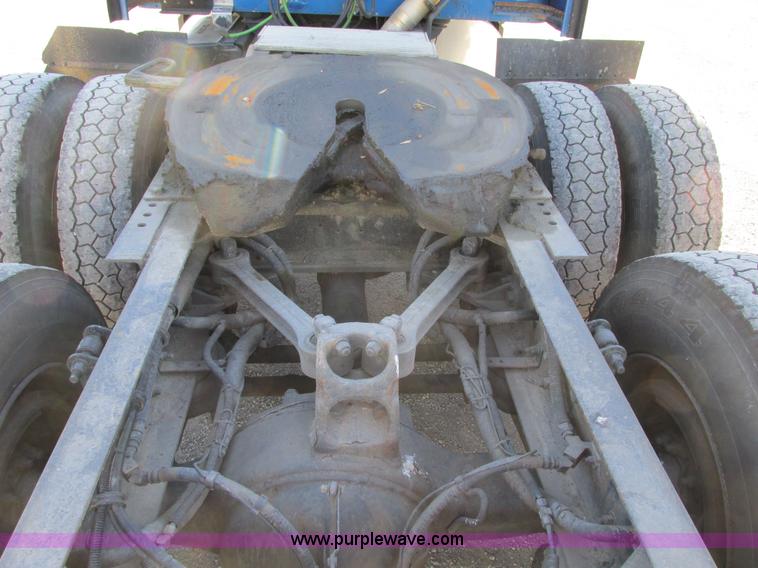 image for item F4061 2006 Kenworth T600 semi truck