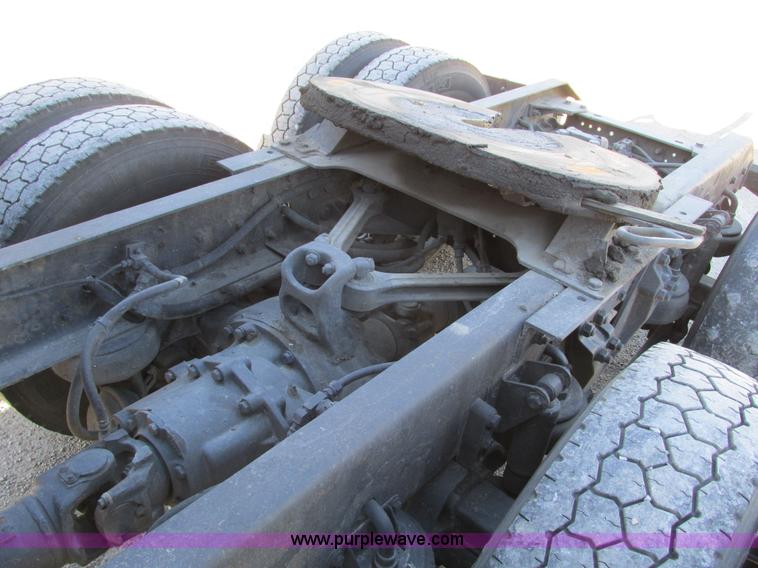 image for item F4061 2006 Kenworth T600 semi truck