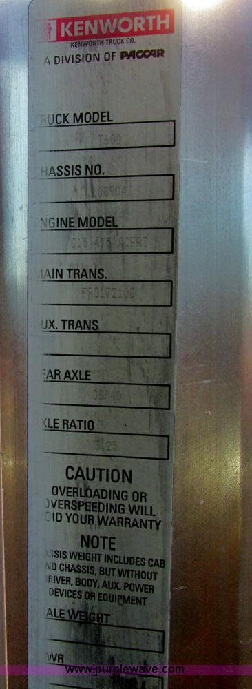 image for item F4061 2006 Kenworth T600 semi truck