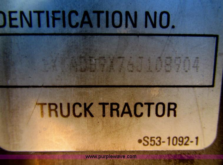 image for item F4061 2006 Kenworth T600 semi truck