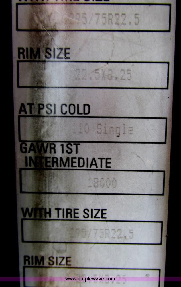 image for item F4061 2006 Kenworth T600 semi truck